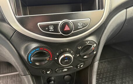 Hyundai Solaris II рестайлинг, 2013 год, 600 000 рублей, 18 фотография