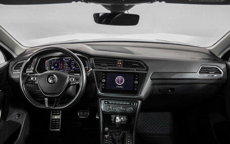 Volkswagen Tiguan II, 2019 год, 2 989 000 рублей, 10 фотография