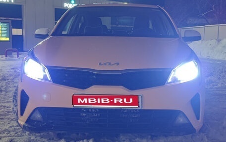 KIA Rio IV, 2021 год, 1 300 000 рублей, 1 фотография