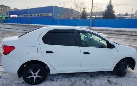 Renault Logan II, 2015 год, 700 000 рублей, 4 фотография