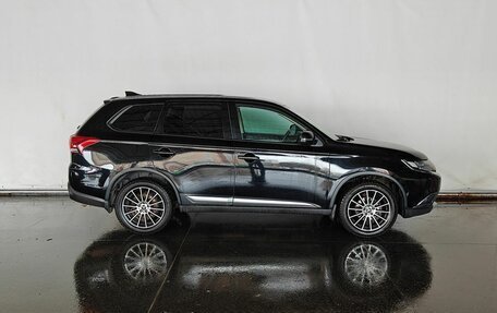 Mitsubishi Outlander III рестайлинг 3, 2018 год, 1 690 000 рублей, 4 фотография