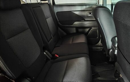 Mitsubishi Outlander III рестайлинг 3, 2018 год, 1 690 000 рублей, 16 фотография