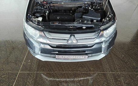 Mitsubishi Outlander III рестайлинг 3, 2018 год, 1 690 000 рублей, 9 фотография