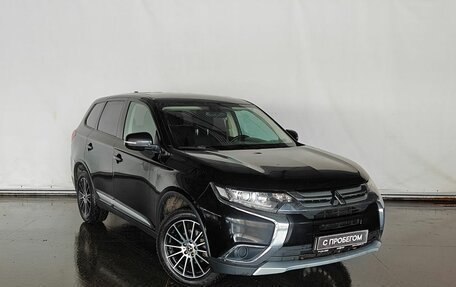 Mitsubishi Outlander III рестайлинг 3, 2018 год, 1 690 000 рублей, 3 фотография