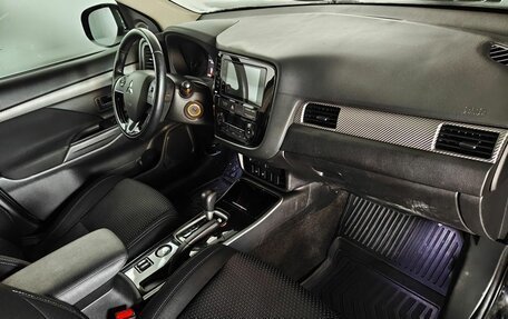 Mitsubishi Outlander III рестайлинг 3, 2018 год, 1 690 000 рублей, 10 фотография