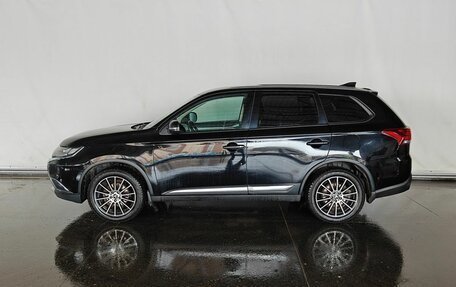 Mitsubishi Outlander III рестайлинг 3, 2018 год, 1 690 000 рублей, 8 фотография