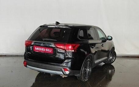 Mitsubishi Outlander III рестайлинг 3, 2018 год, 1 690 000 рублей, 5 фотография