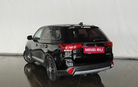 Mitsubishi Outlander III рестайлинг 3, 2018 год, 1 690 000 рублей, 7 фотография