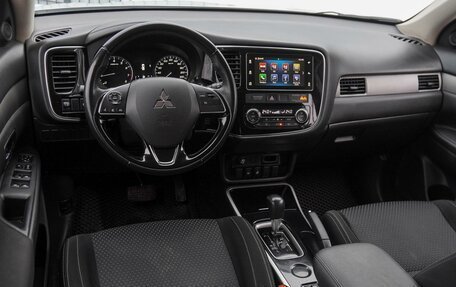 Mitsubishi Outlander III рестайлинг 3, 2018 год, 1 939 000 рублей, 6 фотография