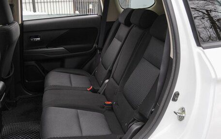 Mitsubishi Outlander III рестайлинг 3, 2018 год, 1 939 000 рублей, 9 фотография