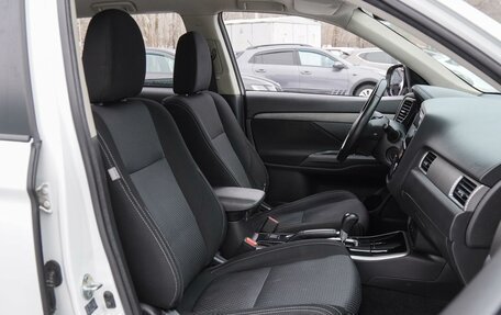 Mitsubishi Outlander III рестайлинг 3, 2018 год, 1 939 000 рублей, 8 фотография