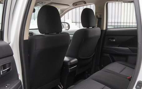 Mitsubishi Outlander III рестайлинг 3, 2018 год, 1 939 000 рублей, 11 фотография