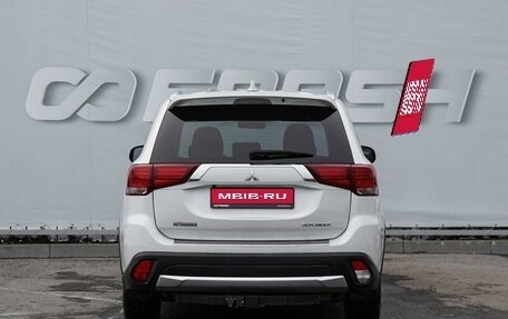 Mitsubishi Outlander III рестайлинг 3, 2018 год, 1 939 000 рублей, 4 фотография