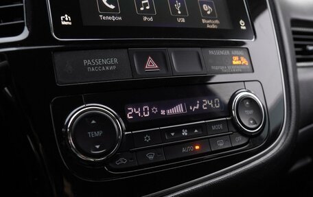 Mitsubishi Outlander III рестайлинг 3, 2018 год, 1 939 000 рублей, 15 фотография