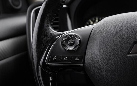 Mitsubishi Outlander III рестайлинг 3, 2018 год, 1 939 000 рублей, 19 фотография