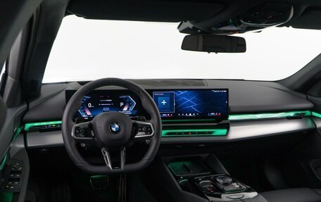 BMW 5 серия, 2025 год, 8 298 999 рублей, 6 фотография