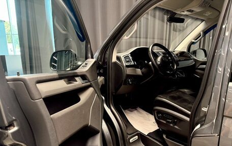 Volkswagen Multivan T6 рестайлинг, 2018 год, 3 990 000 рублей, 19 фотография