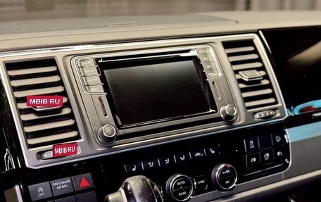 Volkswagen Multivan T6 рестайлинг, 2018 год, 3 990 000 рублей, 24 фотография