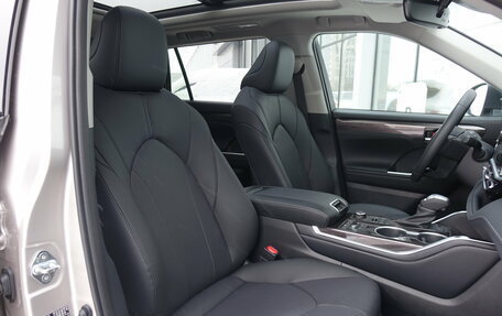 Toyota Highlander, 2025 год, 5 900 000 рублей, 21 фотография