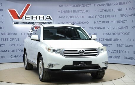 Toyota Highlander III, 2012 год, 2 090 000 рублей, 3 фотография