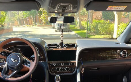 Bentley Bentayga I, 2021 год, 25 500 000 рублей, 15 фотография