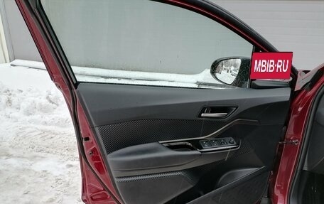 Toyota C-HR I рестайлинг, 2019 год, 2 349 000 рублей, 18 фотография