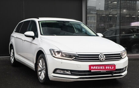 Volkswagen Passat B8 рестайлинг, 2018 год, 1 590 000 рублей, 3 фотография