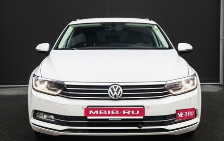 Volkswagen Passat B8 рестайлинг, 2018 год, 1 590 000 рублей, 2 фотография