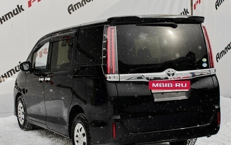 Toyota Noah III, 2019 год, 2 580 000 рублей, 6 фотография