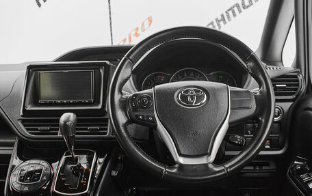 Toyota Noah III, 2019 год, 2 580 000 рублей, 13 фотография