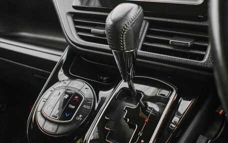 Toyota Noah III, 2019 год, 2 580 000 рублей, 21 фотография