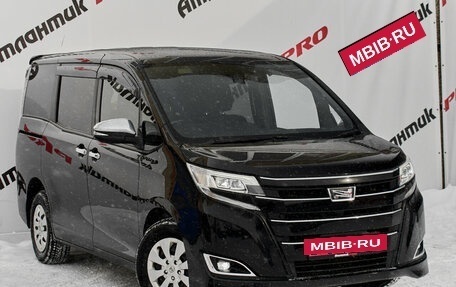 Toyota Noah III, 2019 год, 2 580 000 рублей, 3 фотография