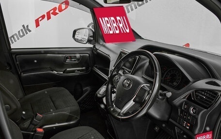 Toyota Noah III, 2019 год, 2 580 000 рублей, 11 фотография
