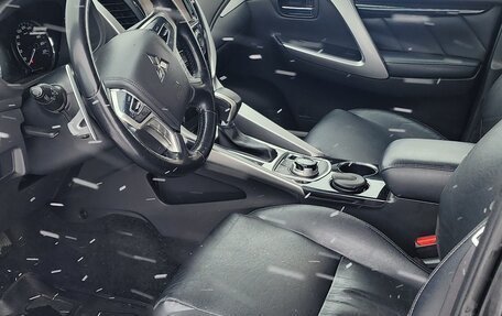 Mitsubishi Pajero Sport III рестайлинг, 2018 год, 2 870 000 рублей, 6 фотография