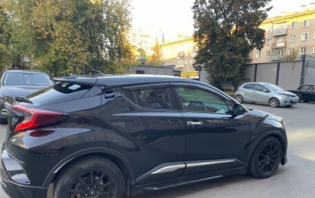 Toyota C-HR I рестайлинг, 2019 год, 2 100 000 рублей, 2 фотография