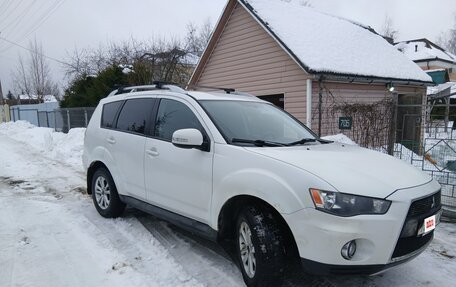 Mitsubishi Outlander III рестайлинг 3, 2010 год, 760 000 рублей, 3 фотография