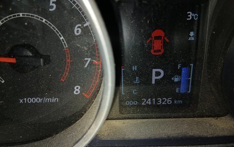 Mitsubishi Outlander III рестайлинг 3, 2010 год, 760 000 рублей, 9 фотография