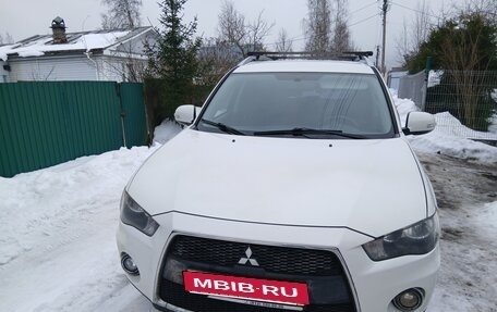 Mitsubishi Outlander III рестайлинг 3, 2010 год, 760 000 рублей, 2 фотография