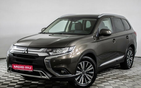 Mitsubishi Outlander III рестайлинг 3, 2019 год, 1 820 000 рублей, 1 фотография