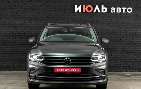 Volkswagen Tiguan II, 2021 год, 2 920 000 рублей, 2 фотография