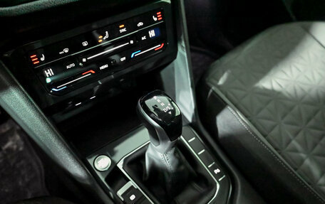 Volkswagen Tiguan II, 2021 год, 2 920 000 рублей, 13 фотография