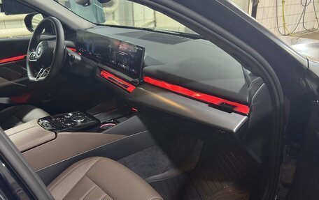 BMW 5 серия, 2025 год, 7 900 000 рублей, 15 фотография