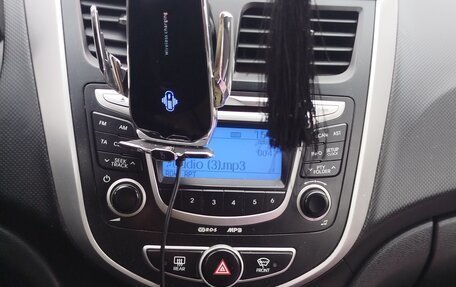 Hyundai Solaris II рестайлинг, 2013 год, 420 000 рублей, 1 фотография