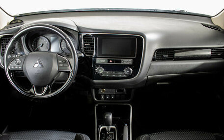 Mitsubishi Outlander III рестайлинг 3, 2019 год, 1 820 000 рублей, 11 фотография