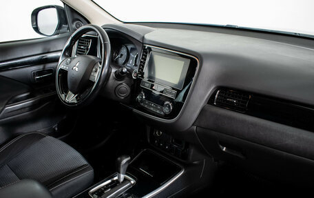 Mitsubishi Outlander III рестайлинг 3, 2019 год, 1 820 000 рублей, 10 фотография