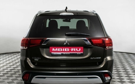 Mitsubishi Outlander III рестайлинг 3, 2019 год, 1 820 000 рублей, 6 фотография