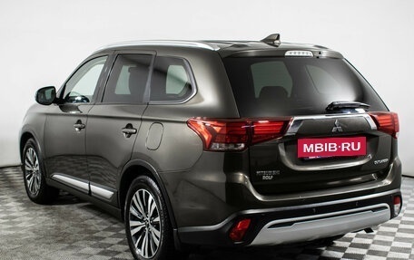 Mitsubishi Outlander III рестайлинг 3, 2019 год, 1 820 000 рублей, 7 фотография