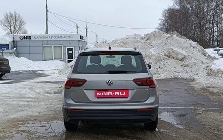 Volkswagen Tiguan II, 2017 год, 1 835 000 рублей, 10 фотография