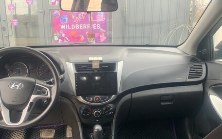 Hyundai Solaris II рестайлинг, 2012 год, 900 000 рублей, 11 фотография
