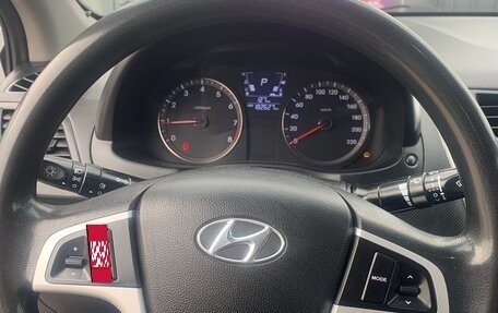 Hyundai Solaris II рестайлинг, 2012 год, 900 000 рублей, 8 фотография